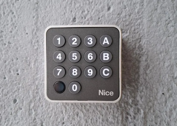 Snellmaninkatu 22 B, Yksityinen Pistokkeellinen Autopaikka Sisaepihalla شقة *